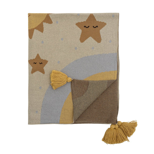 Generosa Home- The Vigge Throw by Bloomingville MINI is a knitted blanket made of Oeko-Tex certified cotton. The blanket is super cute with the moon, sun and other sky-themed figures and is the perfect size for younger children. With tassels in each corner, as a nice detail.