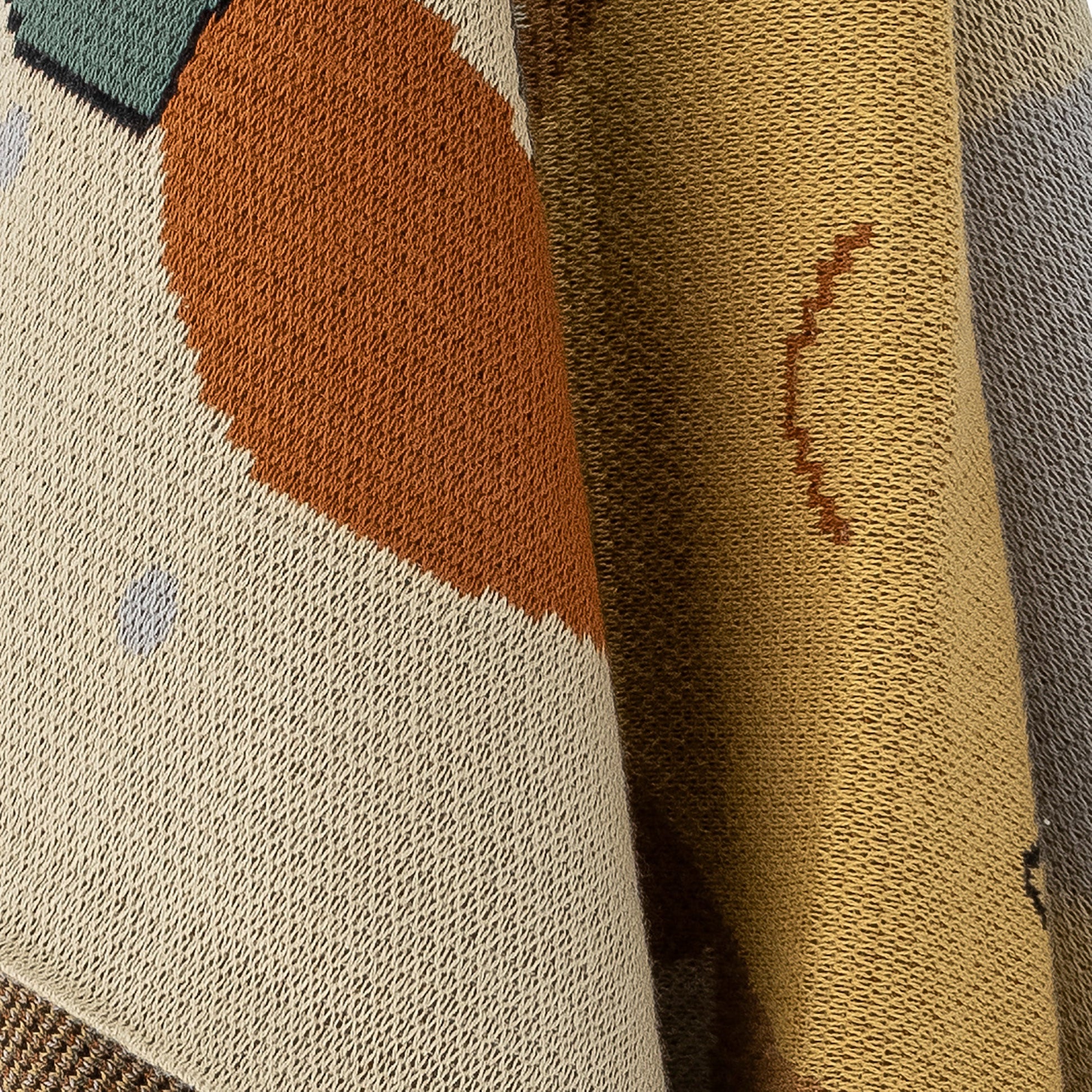 Generosa Home- The Vigge Throw by Bloomingville MINI is a knitted blanket made of Oeko-Tex certified cotton. The blanket is super cute with the moon, sun and other sky-themed figures and is the perfect size for younger children. With tassels in each corner, as a nice detail.